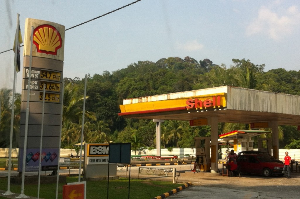 Gas is so cheap in Brunei due to government subsidies. A liter of diesel gas sells at BND 0.32 or EU 0.20, USD 0.27, RMB 1.625. That's about one US Dollar per gallon!