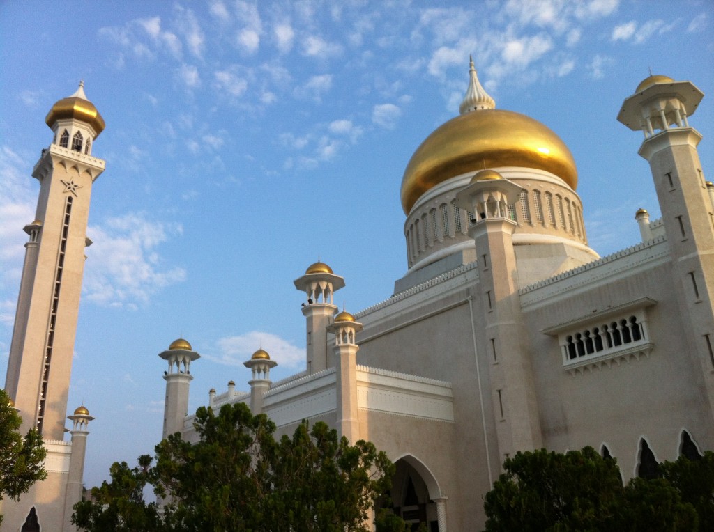 Mosque in Brunei that is Blingin' solid gold.