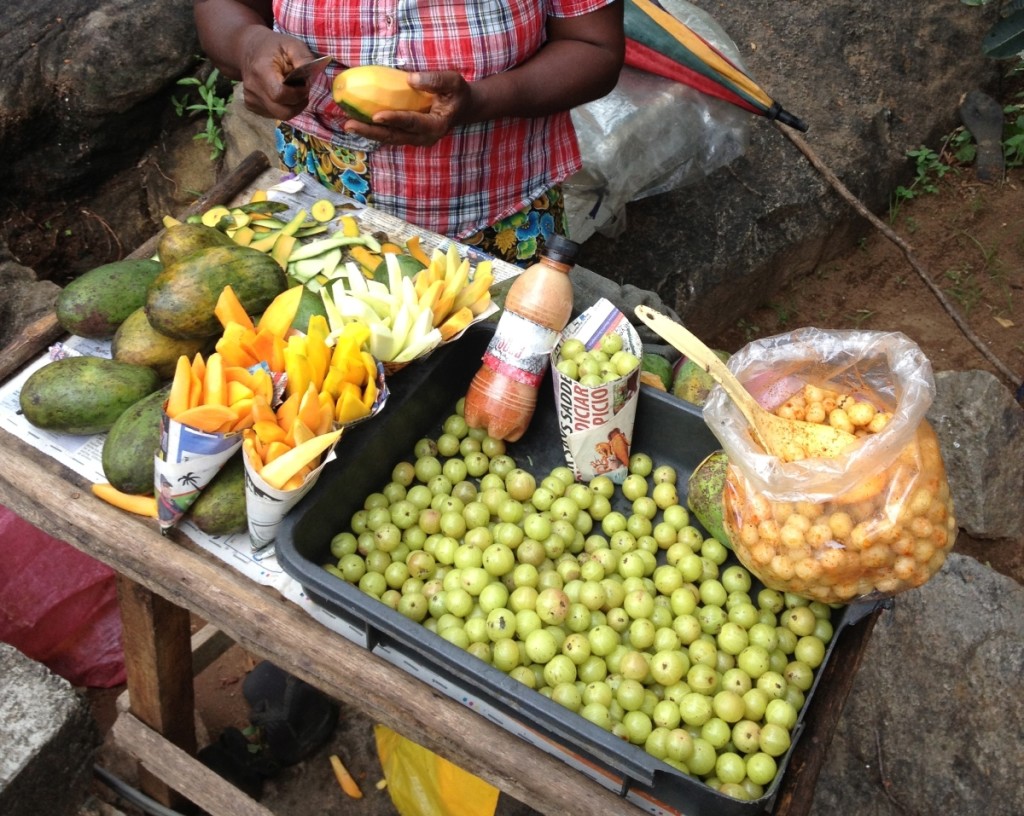 We bought some fresh mango slices and tourist shirts for Sri Lanka. 