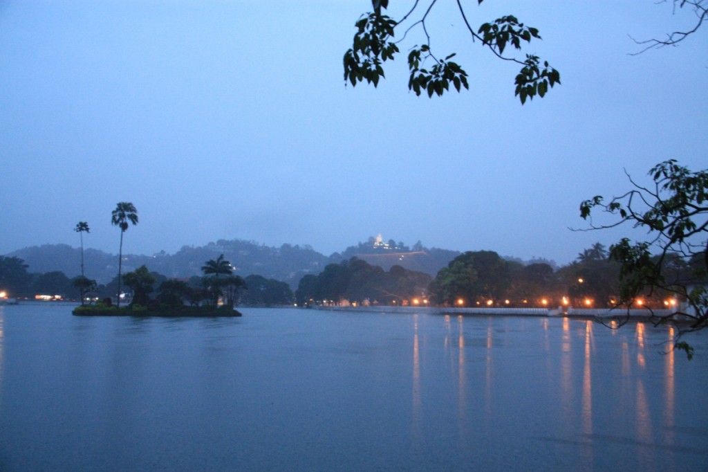 It was raining hard in the quiet town of Kandy. 