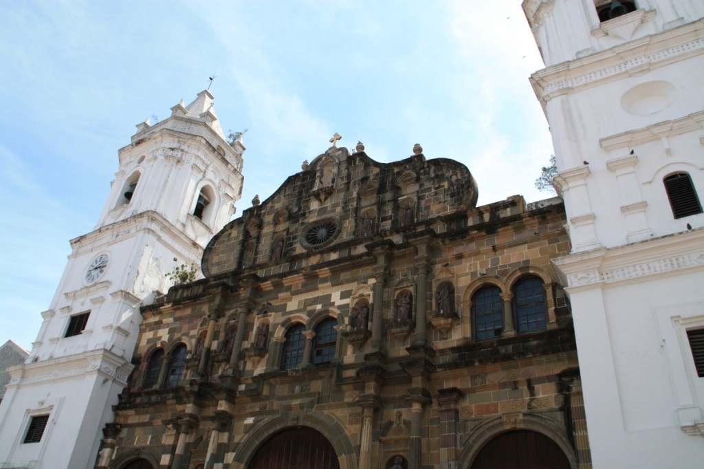 The Cathedral in <strong>Plaza de la Independencia</strong>.
